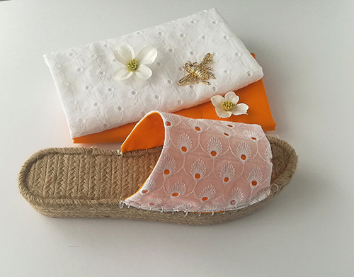 Espadrille pantolette cotton fabric with white lace pattern and ocher lining fabric